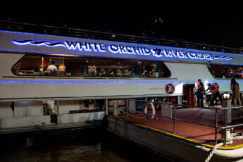 【土日限定＆ビール飲み放題】夕刻から楽しめる激安チャオプラヤーディナークルーズ｜White Orchid River Cruiseのツアー画像