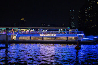 ビール飲み放題＆タイ料理食べ放題のディナークルーズ！｜Vela Cruise Bangkokのツアー画像
