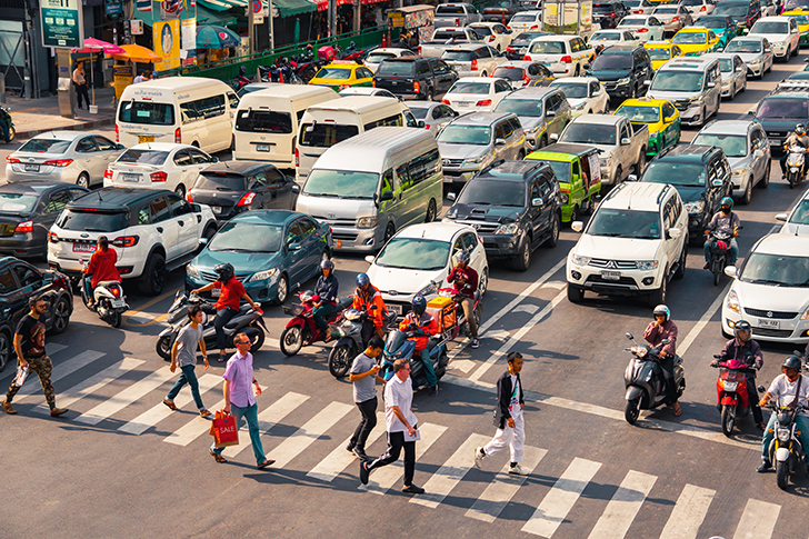 タイ旅行_歩道バイク