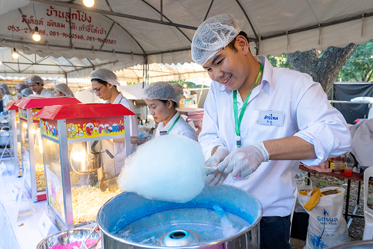 コムローイ祭り2025_綿菓子